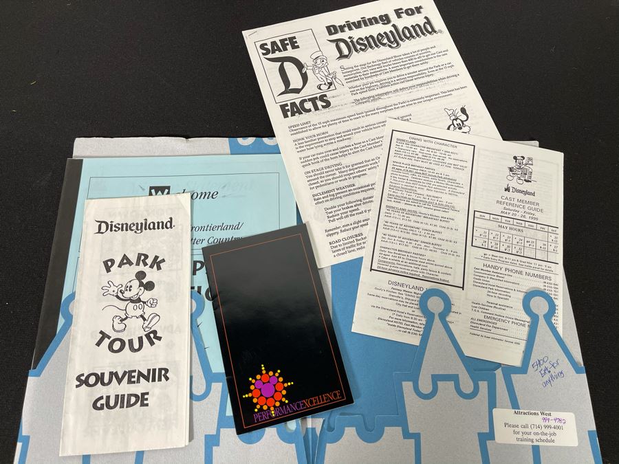 Disneyland Ephermera Theme Park Operations New Hire Orientation Folder 1994 [Photo 6]