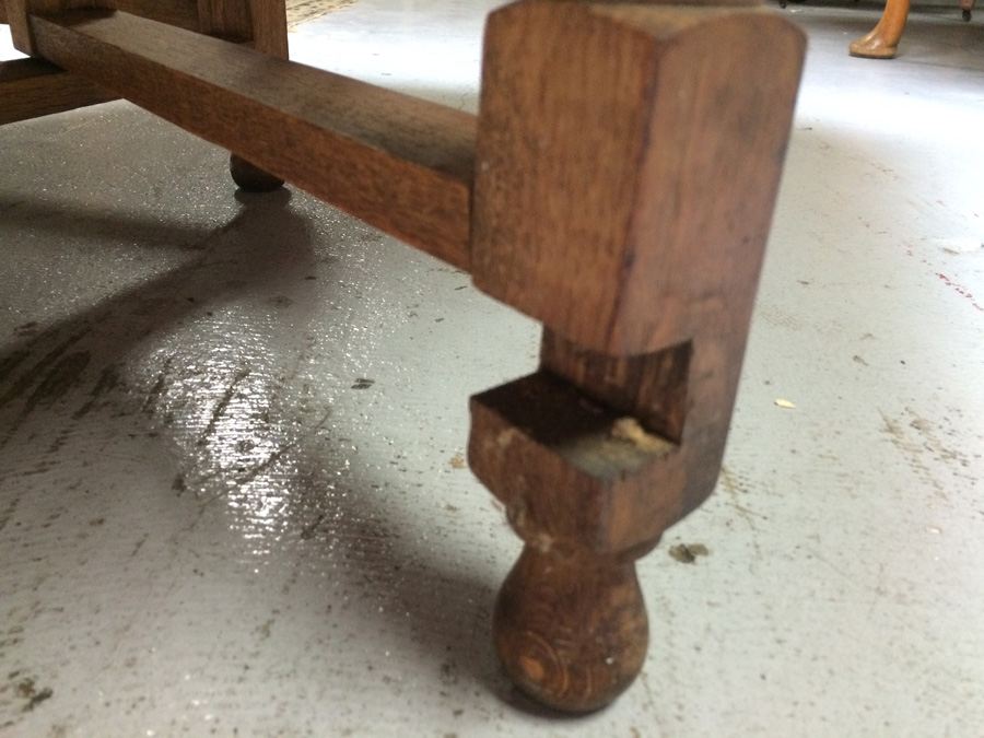 Vintage Drop-Leaf Gate-Leg Oak Table in Excellent Condition [Photo 9]