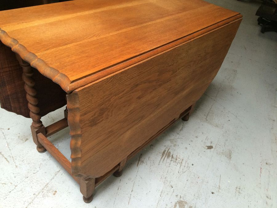 Vintage Drop-Leaf Gate-Leg Oak Table in Excellent Condition [Photo 7]