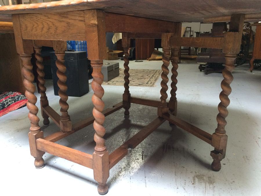 Vintage Drop-Leaf Gate-Leg Oak Table in Excellent Condition [Photo 14]
