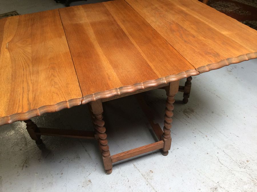 Vintage Drop-Leaf Gate-Leg Oak Table in Excellent Condition [Photo 3]
