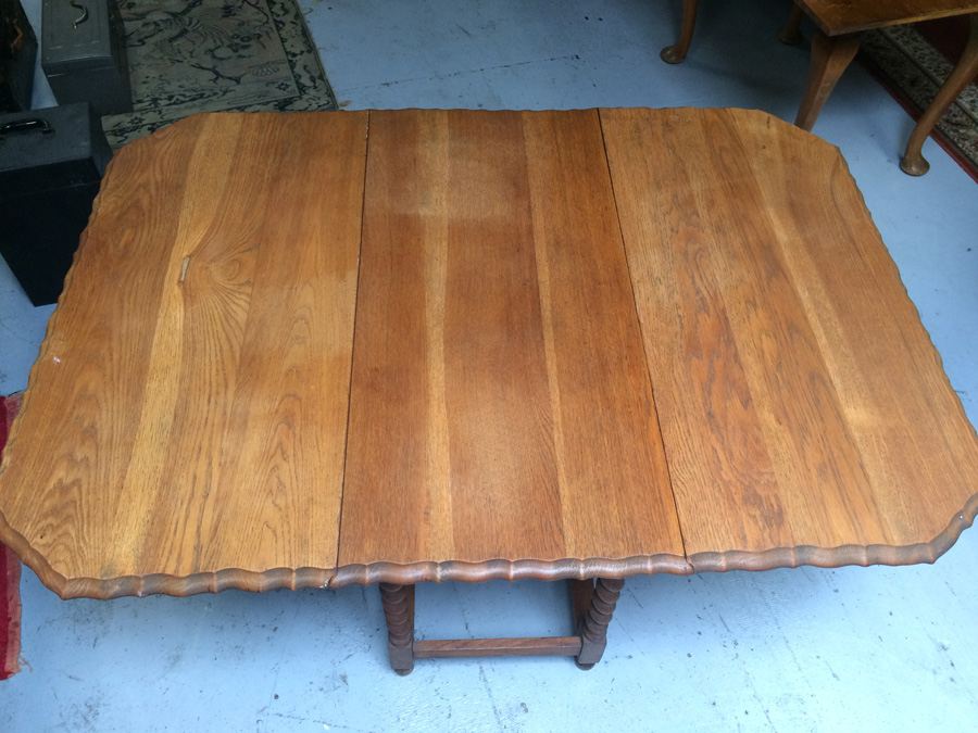 Vintage Drop-Leaf Gate-Leg Oak Table in Excellent Condition [Photo 13]