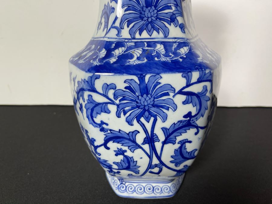 Contemporary Chinese Blue And White Vase 13.5H [Photo 3]