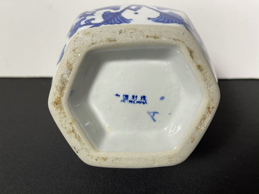 Contemporary Chinese Blue And White Vase 13.5H [Photo 6]