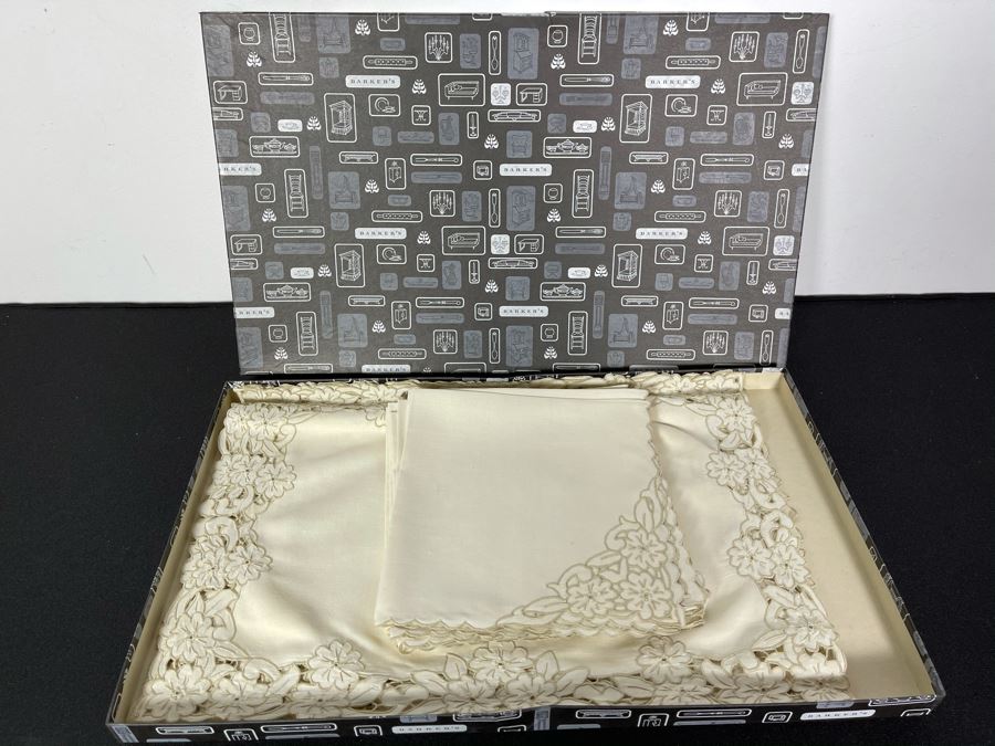 Vintage New Old Stock Hand Embroidery Linens Barker's Set Of 8 Napkins And Placemats [Photo 1]