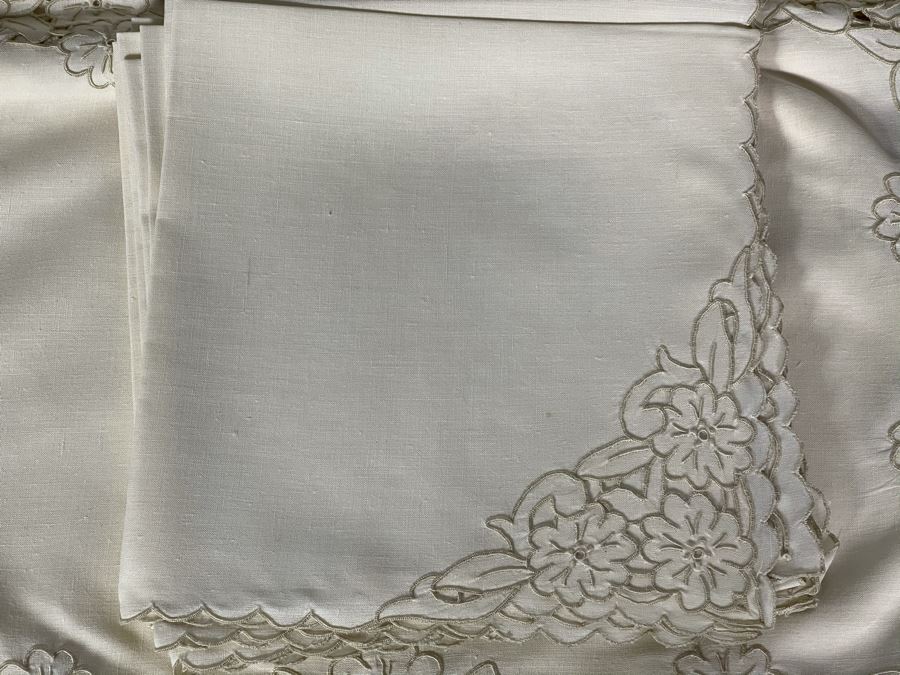 Vintage New Old Stock Hand Embroidery Linens Barker's Set Of 8 Napkins And Placemats [Photo 5]