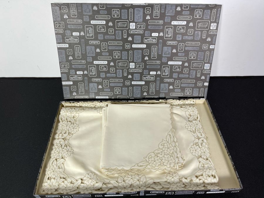 Vintage New Old Stock Hand Embroidery Linens Barker's Set Of 8 Napkins And Placemats [Photo 2]