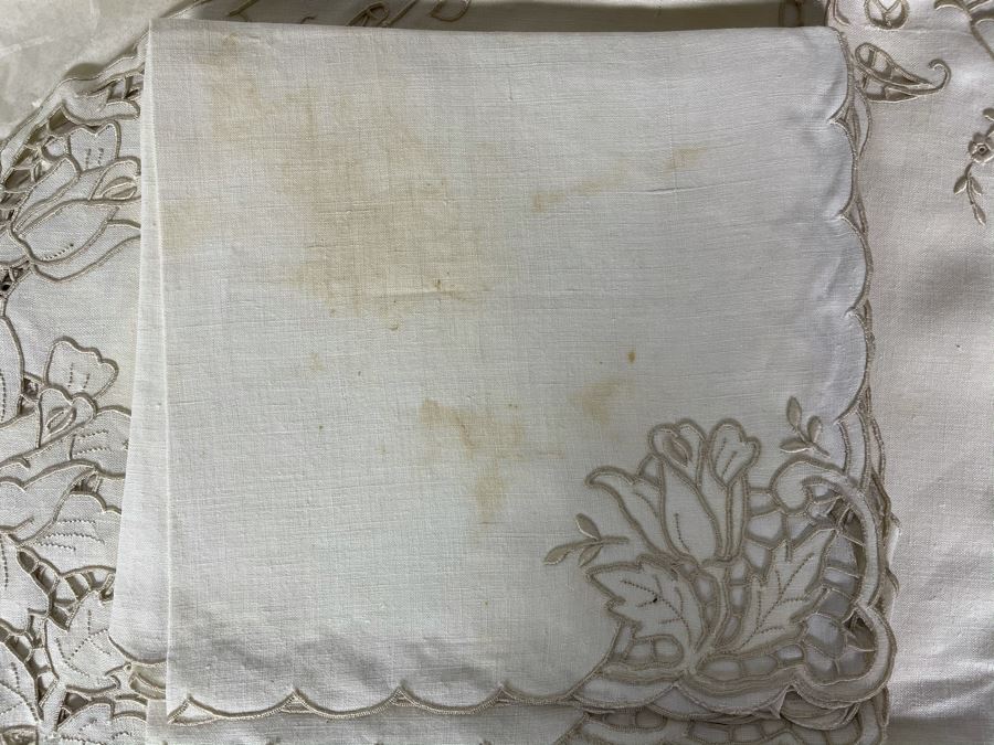 Vintage New Old Stock Hand Embroidery Linens Madeira Set Of 8 Napkins And Placemats (One Napkin Has Staining As Shown In Photos) [Photo 6]