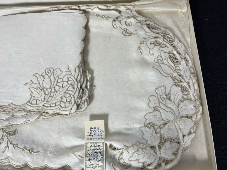 Vintage New Old Stock Hand Embroidery Linens Madeira Set Of 8 Napkins And Placemats (One Napkin Has Staining As Shown In Photos) [Photo 5]