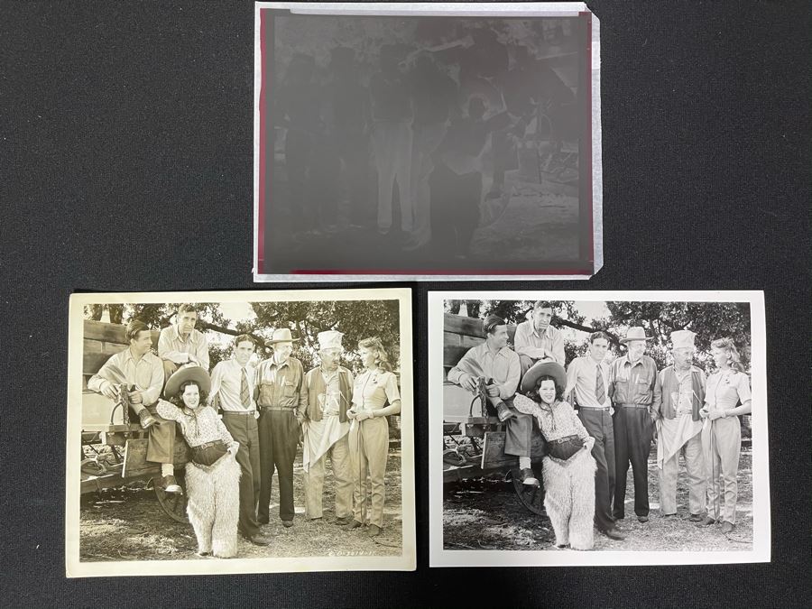 Actress Carole Mathews Old Hollywood B&W Photographs From Movie Set With Original Large Negative 8.5 X 11 [Photo 1]