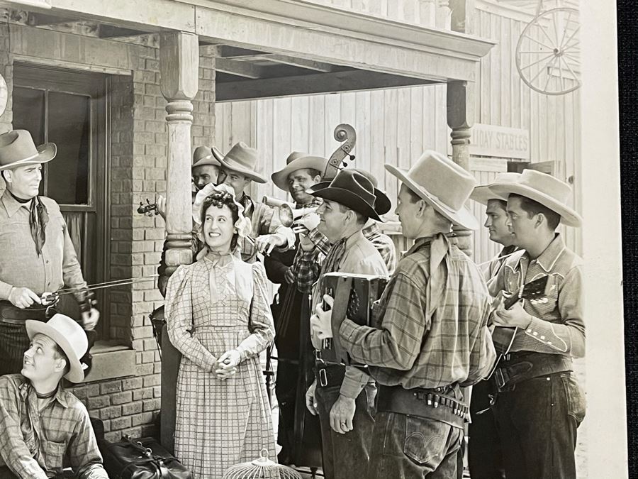 Actress Carole Mathews Old Hollywood B&W Photograph From 1940 Western Movie Scene 'The Durango Kid' 8.5 X 11 [Photo 8]