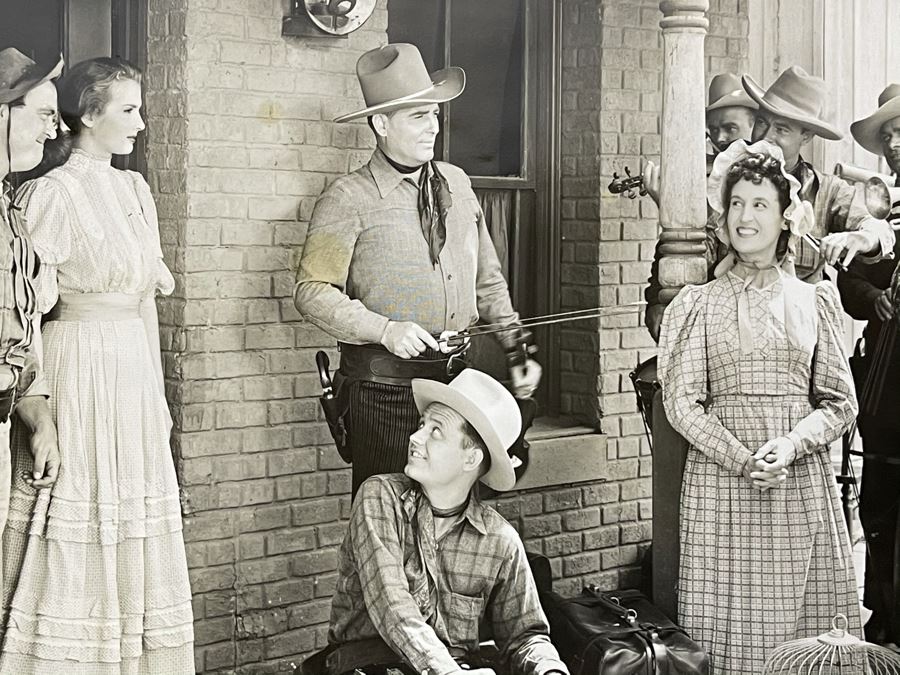 Actress Carole Mathews Old Hollywood B&W Photograph From 1940 Western Movie Scene 'The Durango Kid' 8.5 X 11 [Photo 5]