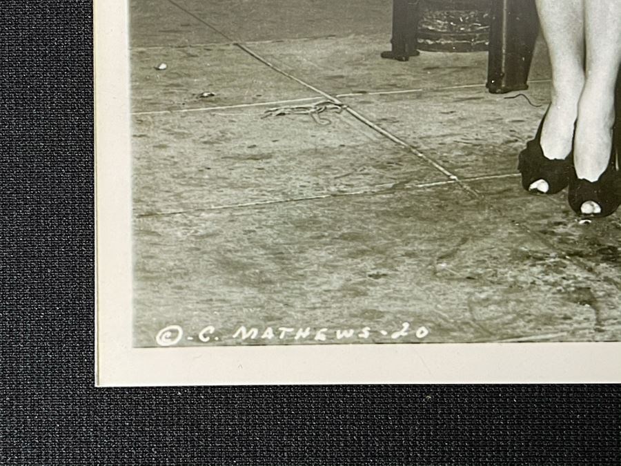 Actress Carole Mathews Old Hollywood B&W WWII Era Photograph 'Drop Overseas Valentine Mail Here' 8.5 X 11 [Photo 4]