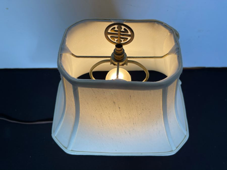 Contemporary Asian Porcelain Table Lamp 12W X 18H [Photo 3]