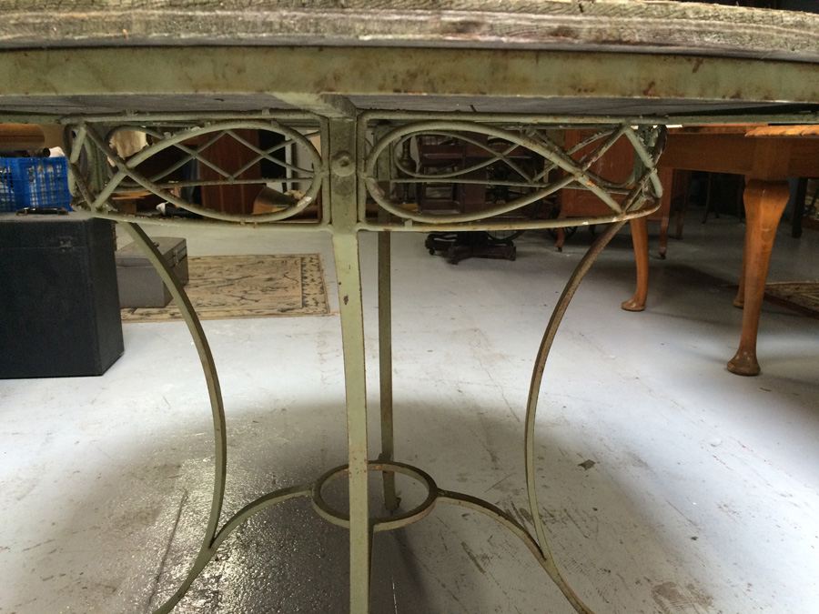 Green Wrought Iron Outdoor Circular Patio Table with Wooden Top [Photo 1]