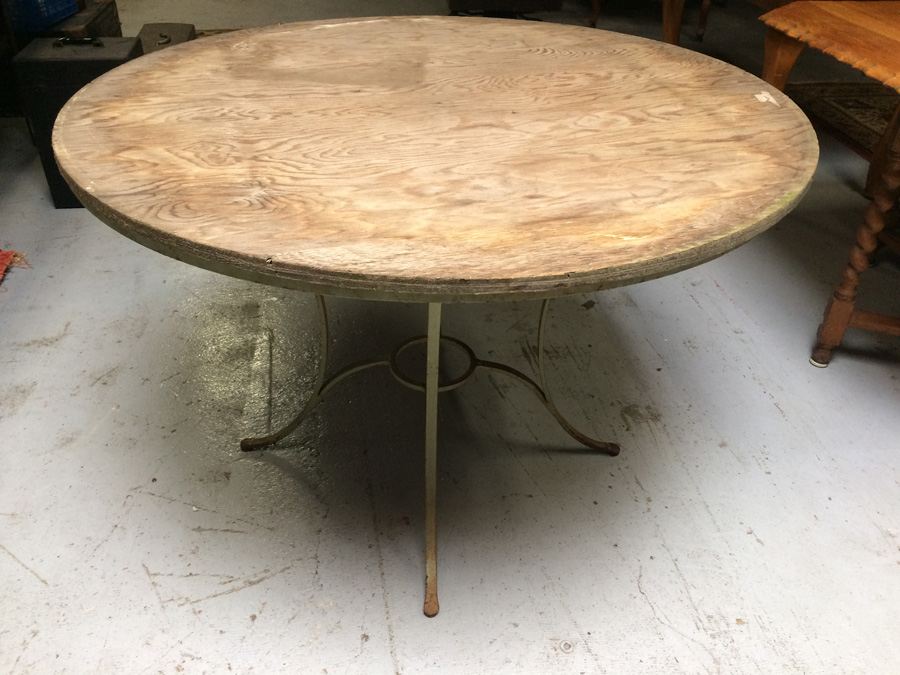 Green Wrought Iron Outdoor Circular Patio Table with Wooden Top [Photo 4]