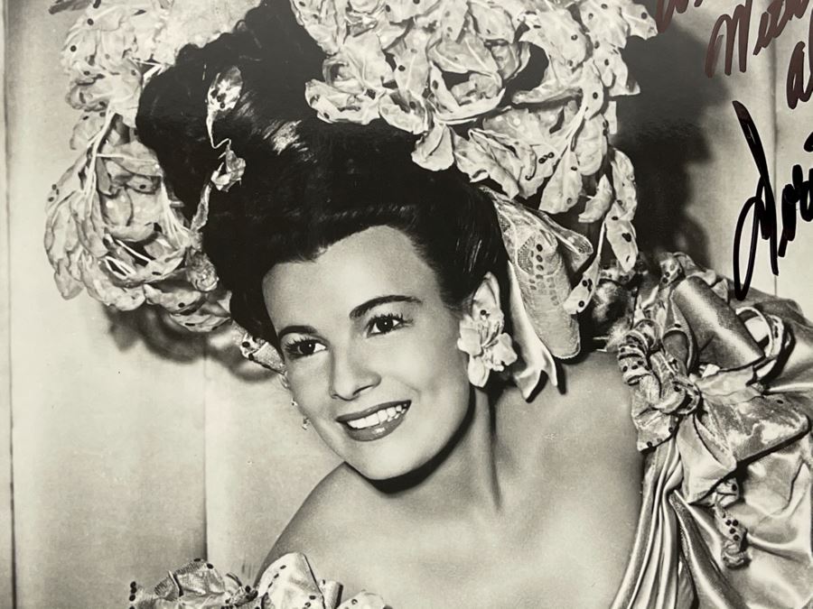 Signed Actress Dorothy Barrett B&W Set Shot From Movie 'Blue Skies' With Bing Crosby And Fred Astaire Paramount Pictures (Emerald City Manicurist In The Wizard Of Oz) [Photo 3]