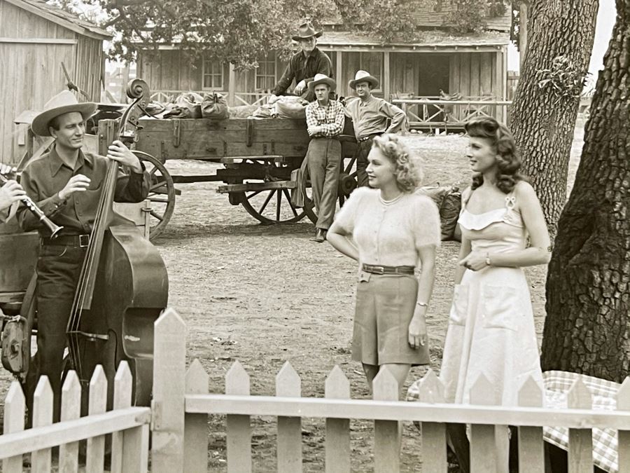 Actress Carole Mathews Old Hollywood Personal Filmography Scrapbook With Movie Scene & Set B&W Photos And Clippings Westerns - See Photos [Photo 10]