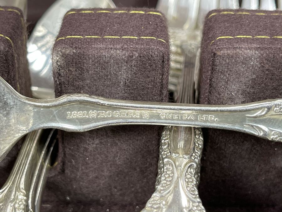 Apx Service For 12 1881 Rogers Oneida Flatware Set With Storage Box [Photo 5]