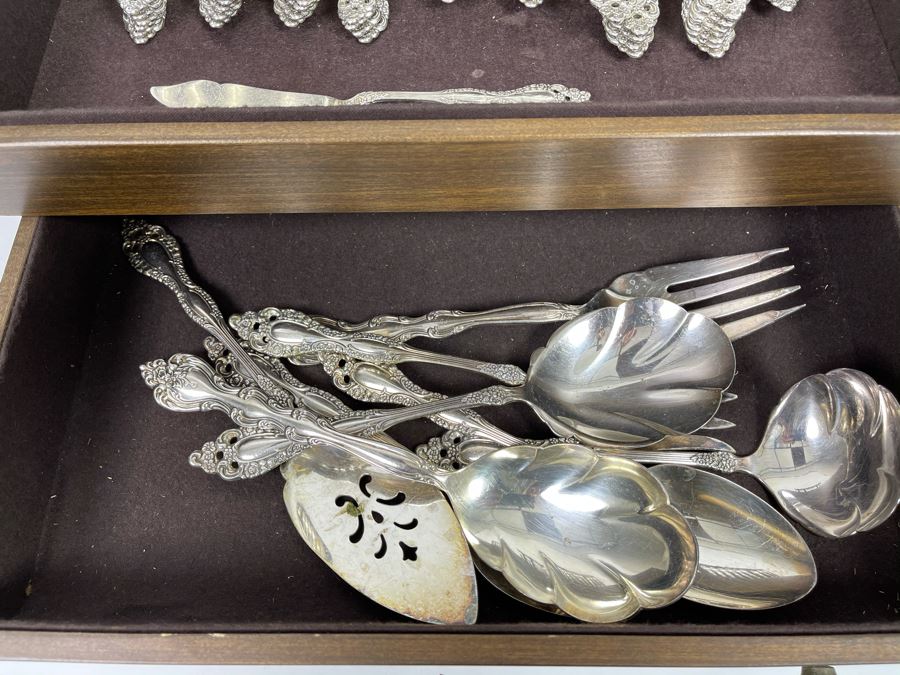 Apx Service For 12 1881 Rogers Oneida Flatware Set With Storage Box [Photo 4]