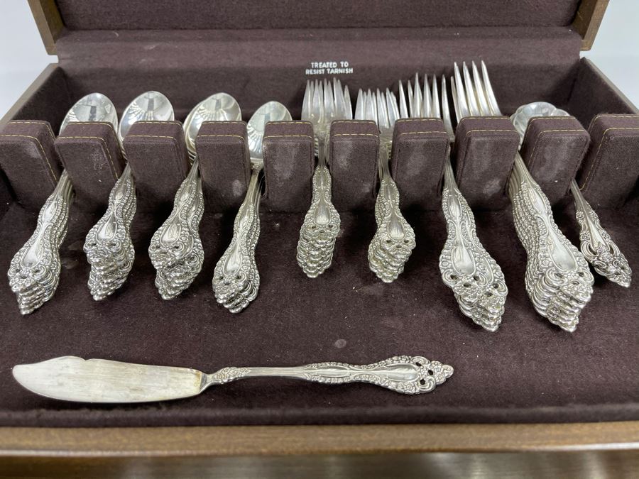 Apx Service For 12 1881 Rogers Oneida Flatware Set With Storage Box [Photo 2]