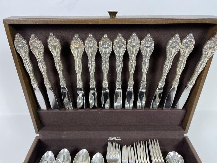 Apx Service For 12 1881 Rogers Oneida Flatware Set With Storage Box [Photo 3]