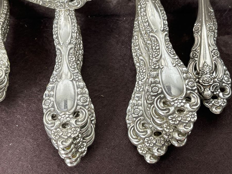 Apx Service For 12 1881 Rogers Oneida Flatware Set With Storage Box [Photo 6]