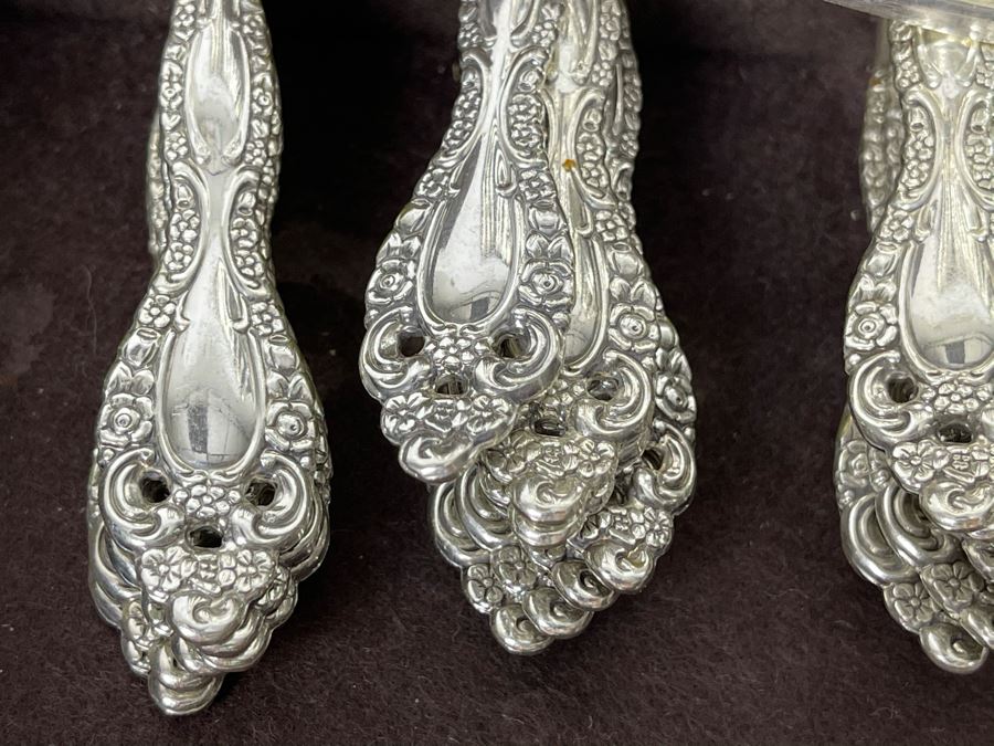 Apx Service For 12 1881 Rogers Oneida Flatware Set With Storage Box [Photo 7]