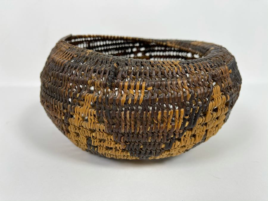 Vintage Woven Basket 8W X 4.5H [Photo 4]