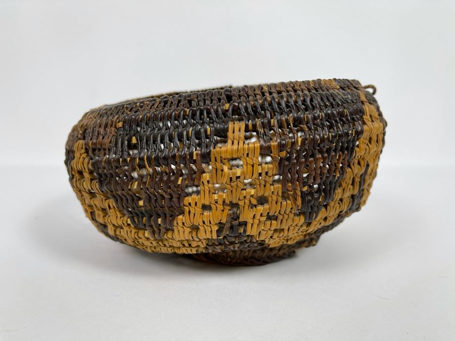 Vintage Woven Basket 8W X 4.5H [Photo 2]