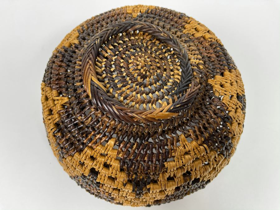 Vintage Woven Basket 8W X 4.5H [Photo 8]