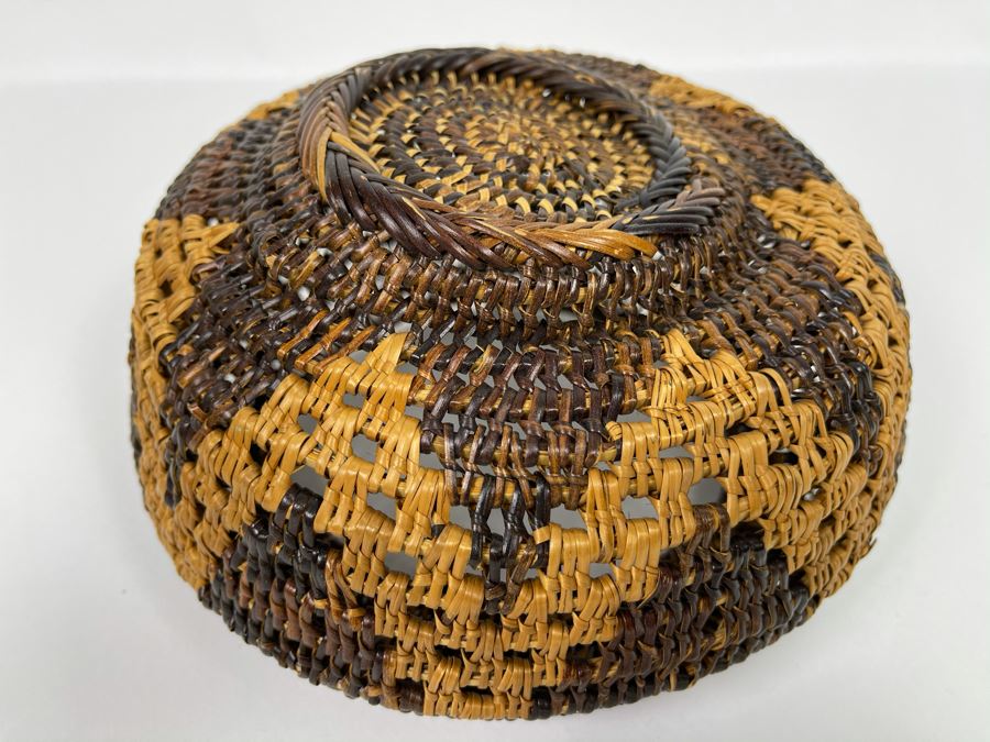 Vintage Woven Basket 8W X 4.5H [Photo 9]