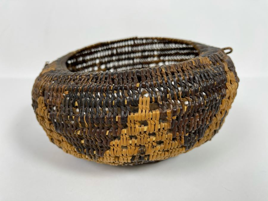 Vintage Woven Basket 8W X 4.5H [Photo 3]