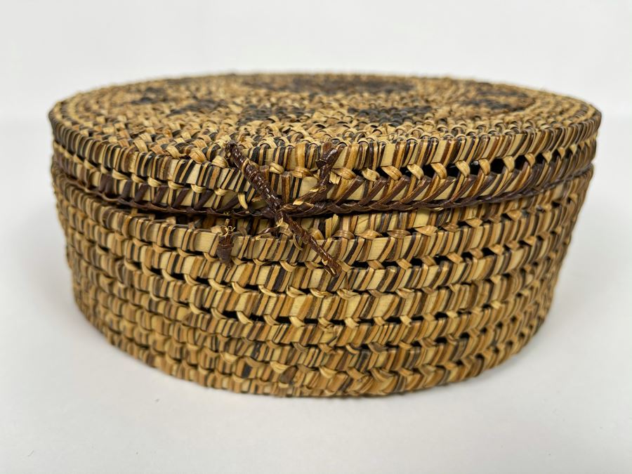 Vintage Woven Basket With Lid 8W X 3H [Photo 6]