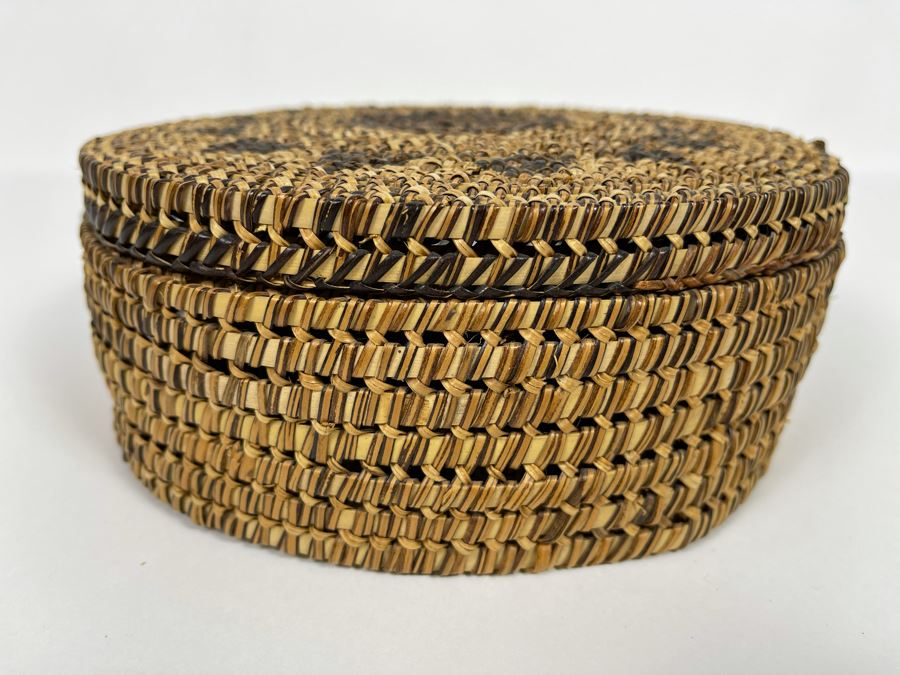 Vintage Woven Basket With Lid 8W X 3H [Photo 5]