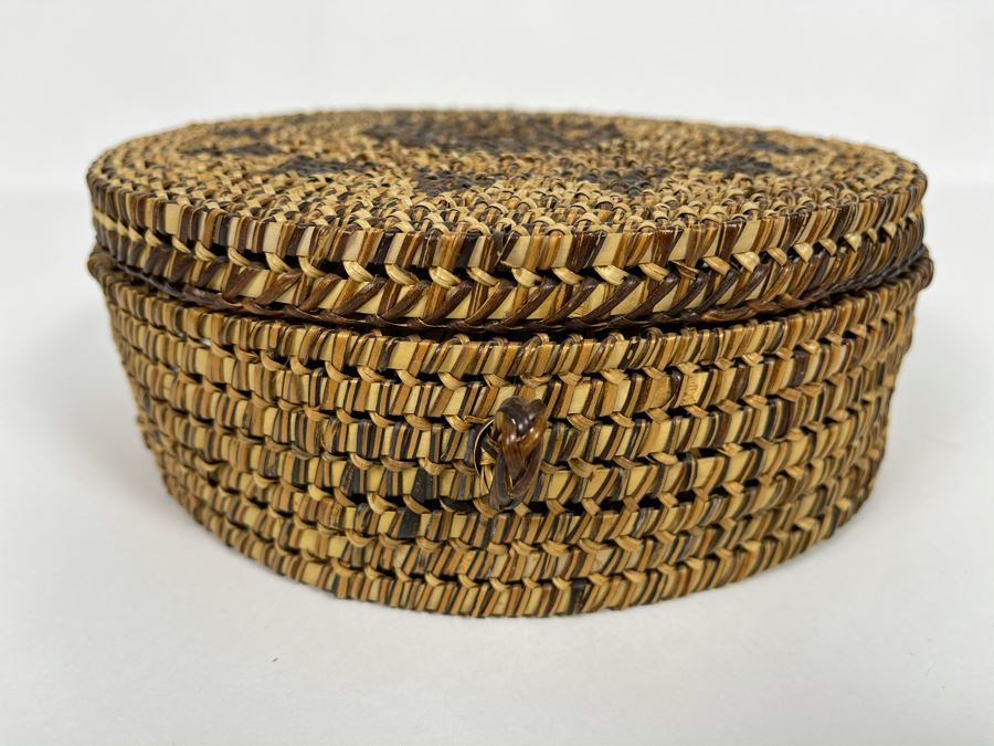 Vintage Woven Basket With Lid 8W X 3H [Photo 4]