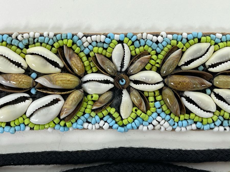 Hand Beaded Bracelet With Shells 6L Retails $75 [Photo 2]