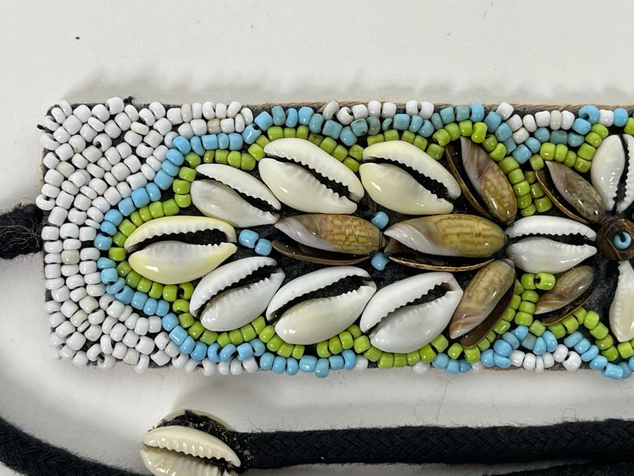 Hand Beaded Bracelet With Shells 6L Retails $75 [Photo 3]
