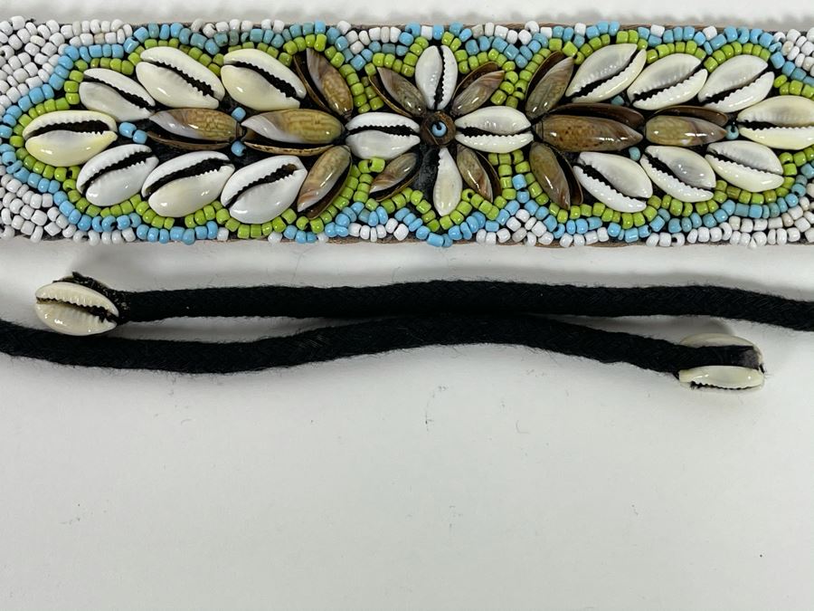 Hand Beaded Bracelet With Shells 6L Retails $75 [Photo 5]