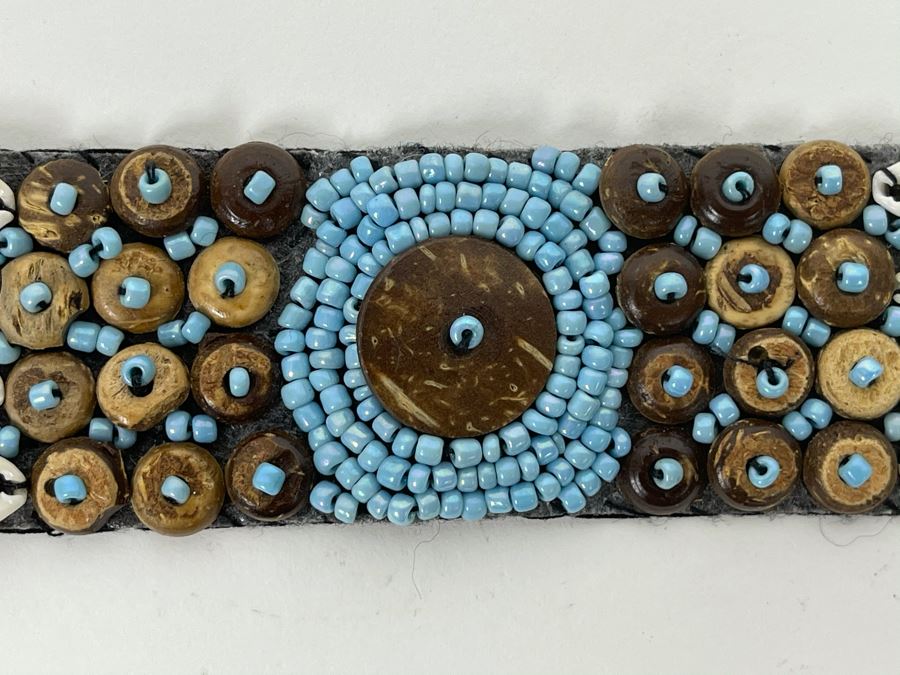 Hand Beaded Bracelet With Shells 7L Retails $50 [Photo 2]