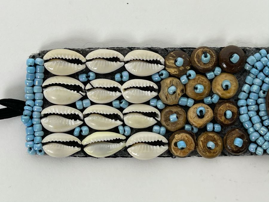 Hand Beaded Bracelet With Shells 7L Retails $50 [Photo 3]