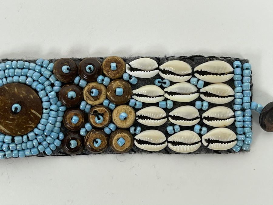 Hand Beaded Bracelet With Shells 7L Retails $50 [Photo 4]