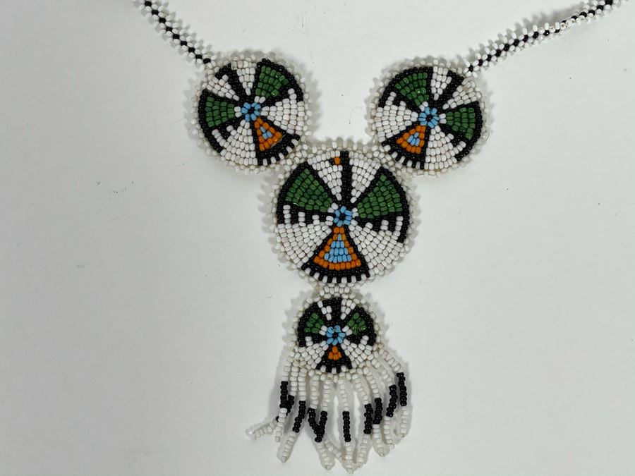 Hand Beaded Native Necklace [Photo 3]