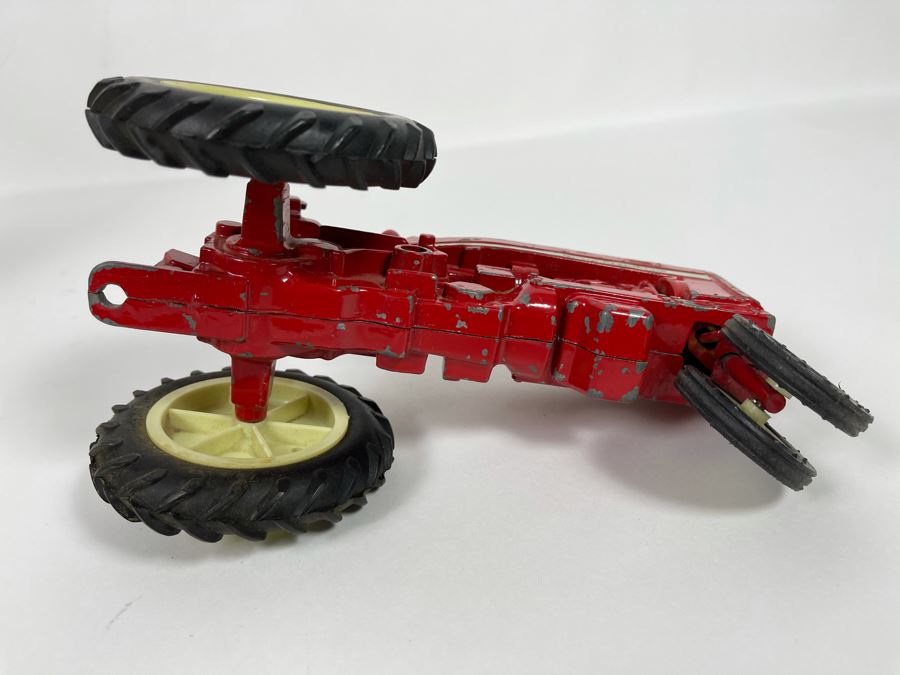 JUST ADDED - Vintage Ertl Cast Iron International Tractor [Photo 9]