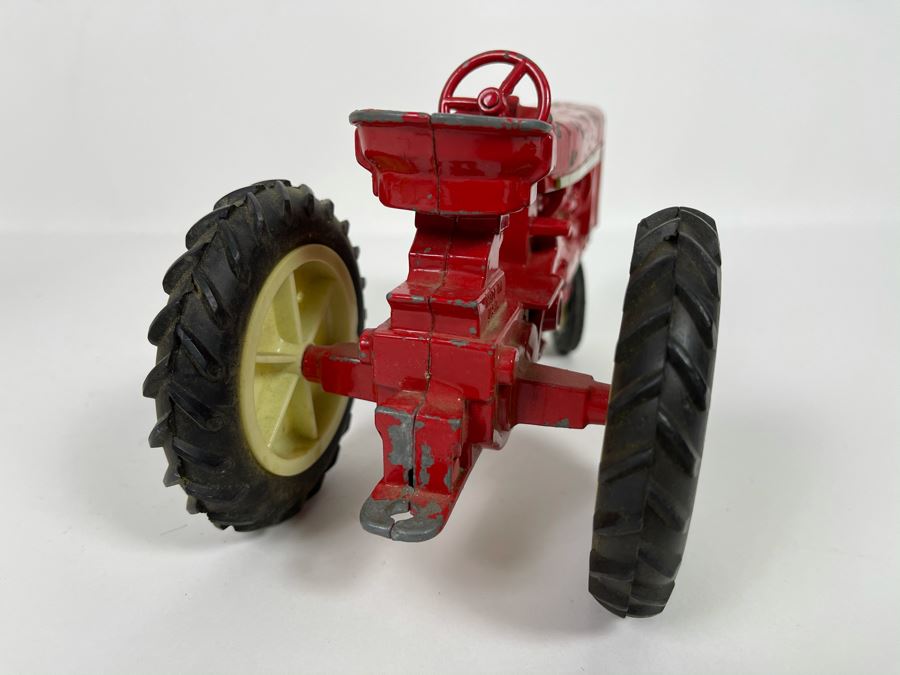 JUST ADDED - Vintage Ertl Cast Iron International Tractor [Photo 8]