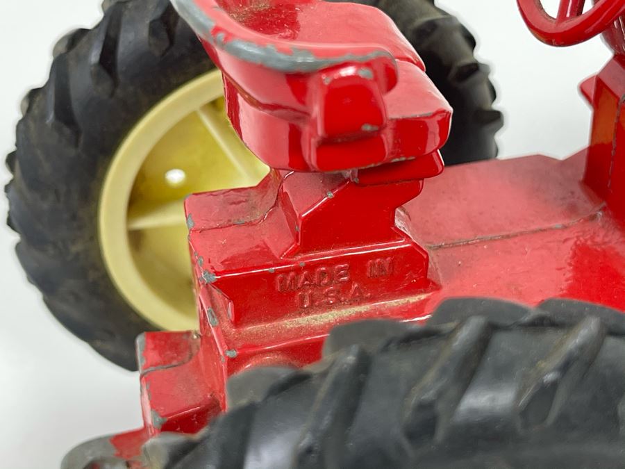 JUST ADDED - Vintage Ertl Cast Iron International Tractor [Photo 6]