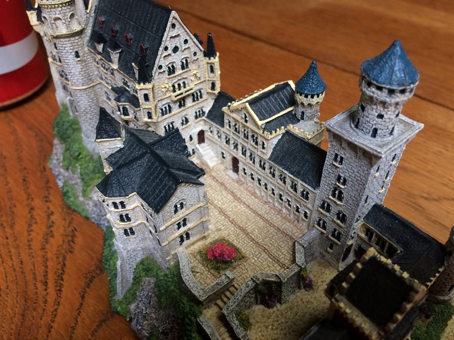 Neuschwanstein Castle Bavaria, Germany Danbury Mint 1993 [Photo 5]