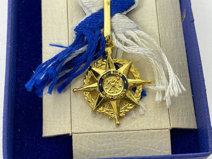 Vintage U.S. Navy Asiatic - Pacific Theatre Campaign Medal From U.S. Mint S & A Order 28675 With Original Box [Photo 2]