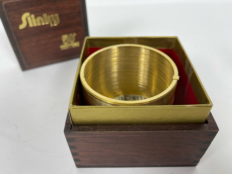 50th Anniversary Gold Slinky With Box [Photo 5]