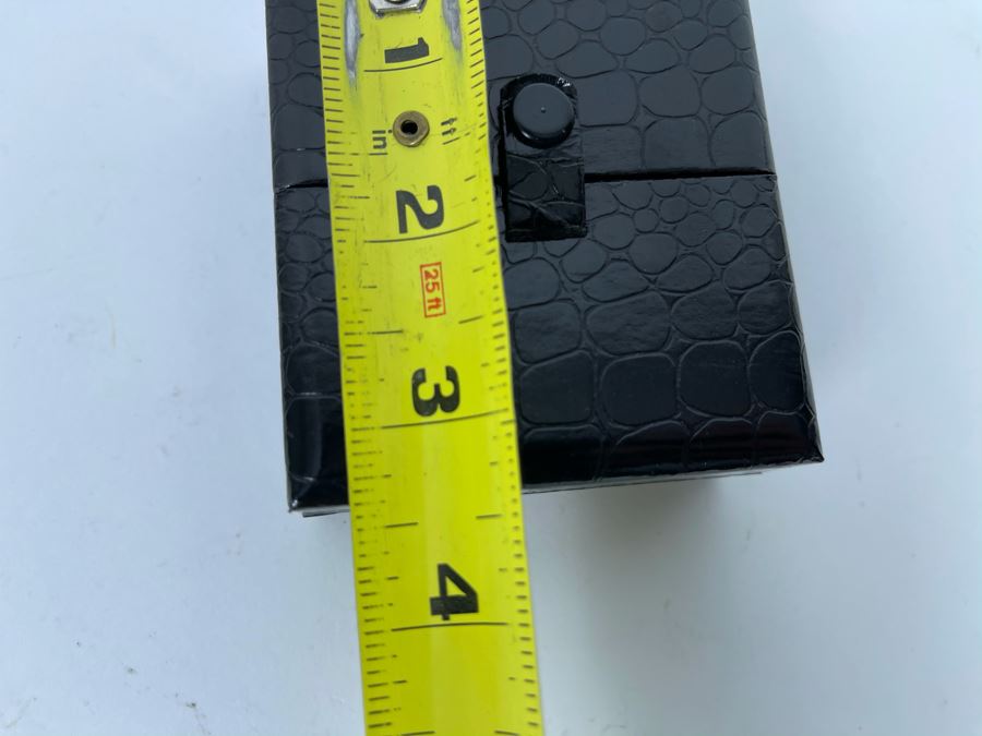 New Warner Bros Clock With Case 3.5 X 3 [Photo 5]